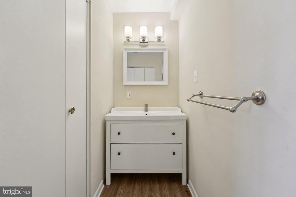 1830 COLUMBIA PIKE 409