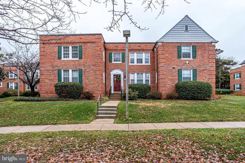 1801 QUEENS LANE 2-138
