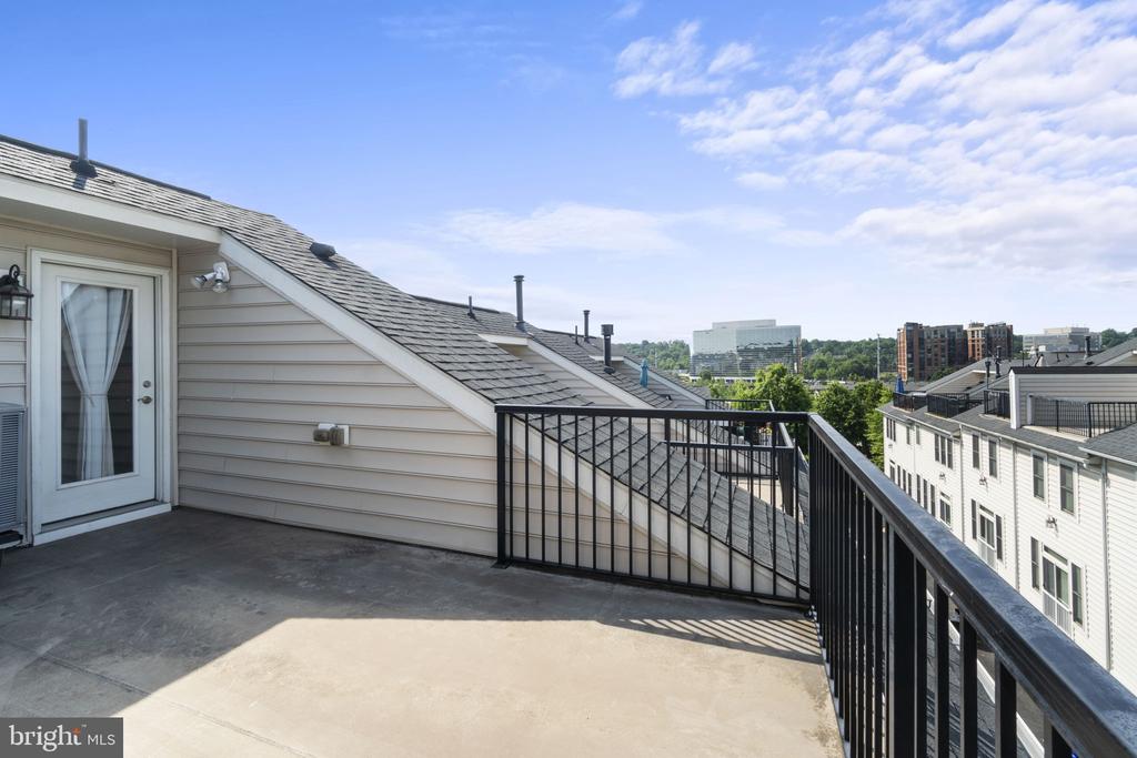 2509 S KENMORE COURT