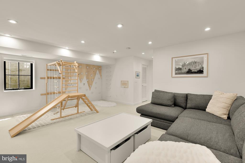 3935 6TH STREET S