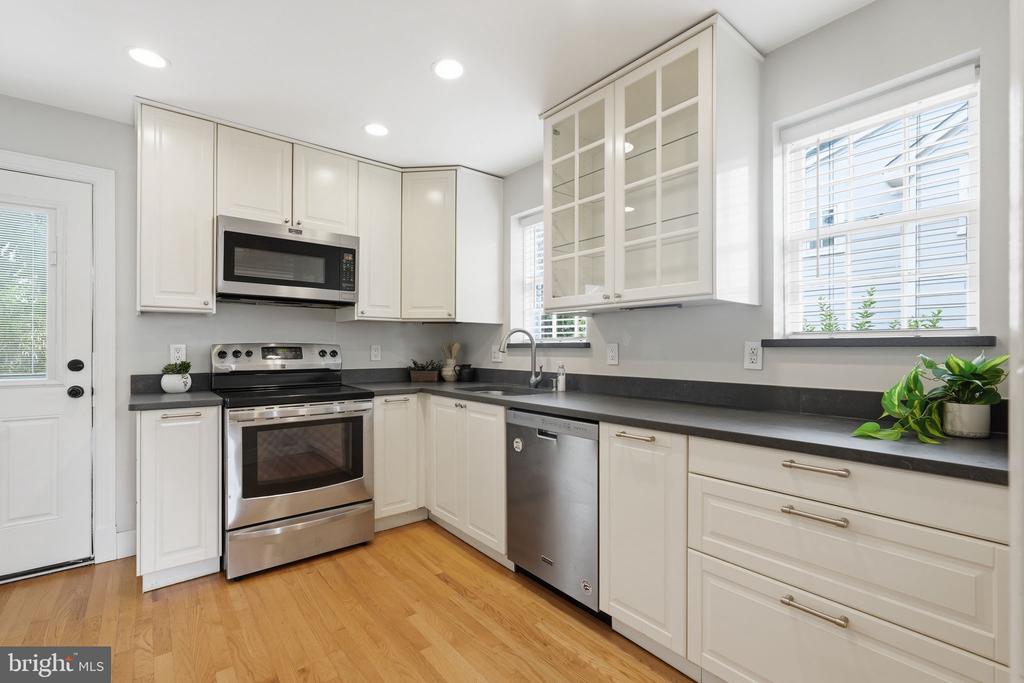 6524 27TH STREET N