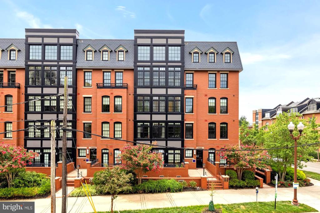 1700 CLARENDON BOULEVARD Unit: 154