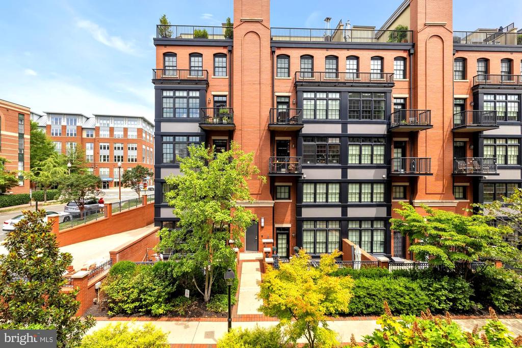 1700 CLARENDON BOULEVARD Unit: 154