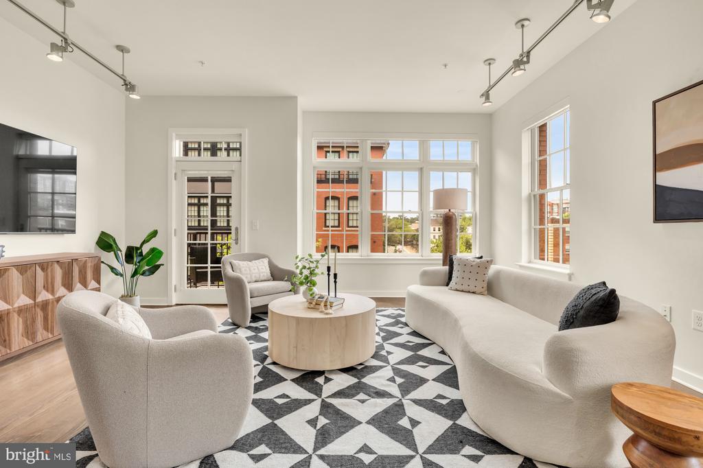 1700 CLARENDON BOULEVARD Unit: 154