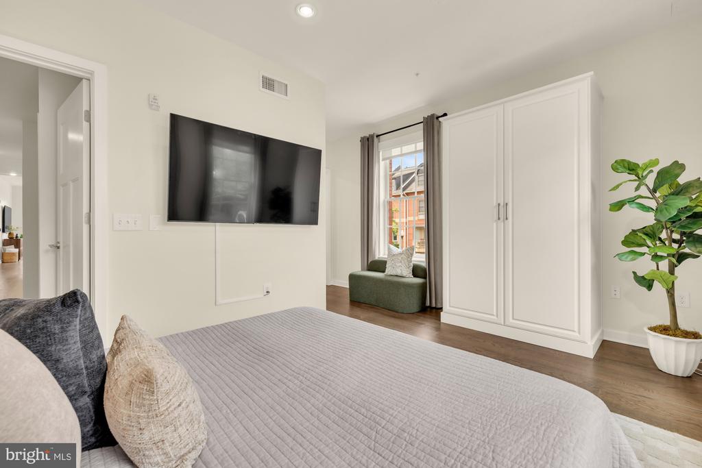 1700 CLARENDON BOULEVARD Unit: 154
