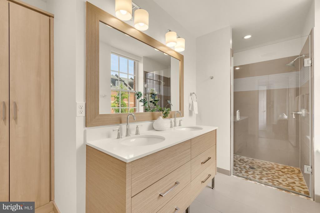 1700 CLARENDON BOULEVARD Unit: 154