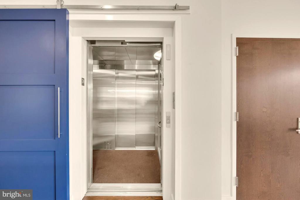 1700 CLARENDON BOULEVARD Unit: 154