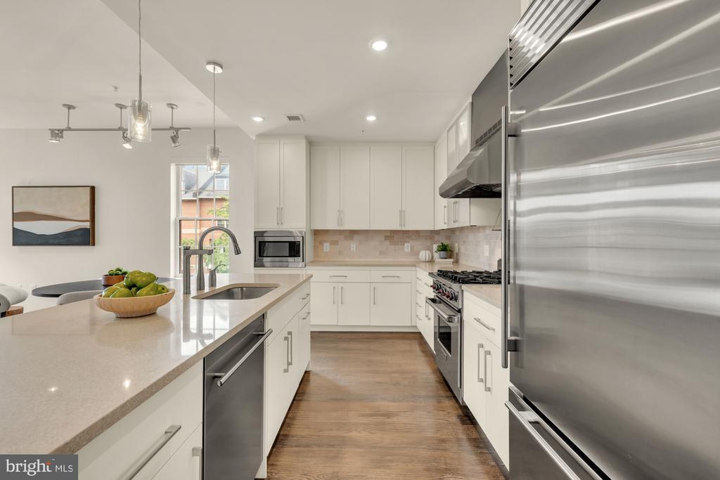 1700 CLARENDON BOULEVARD Unit: 154