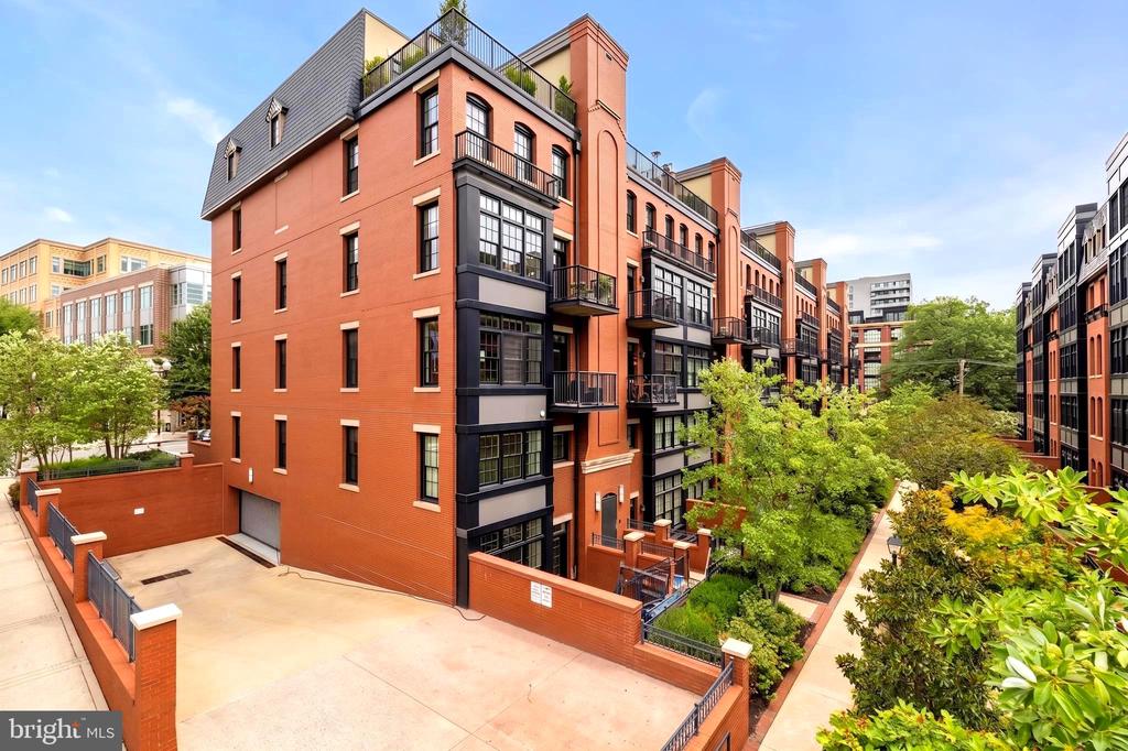1700 CLARENDON BOULEVARD Unit: 154