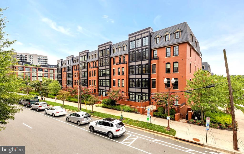 1700 CLARENDON BOULEVARD Unit: 154