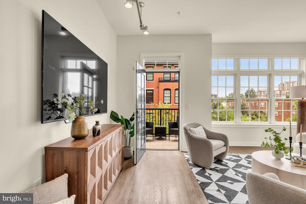 1700 CLARENDON BOULEVARD Unit: 154