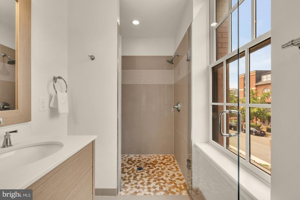 1700 CLARENDON BOULEVARD Unit: 154