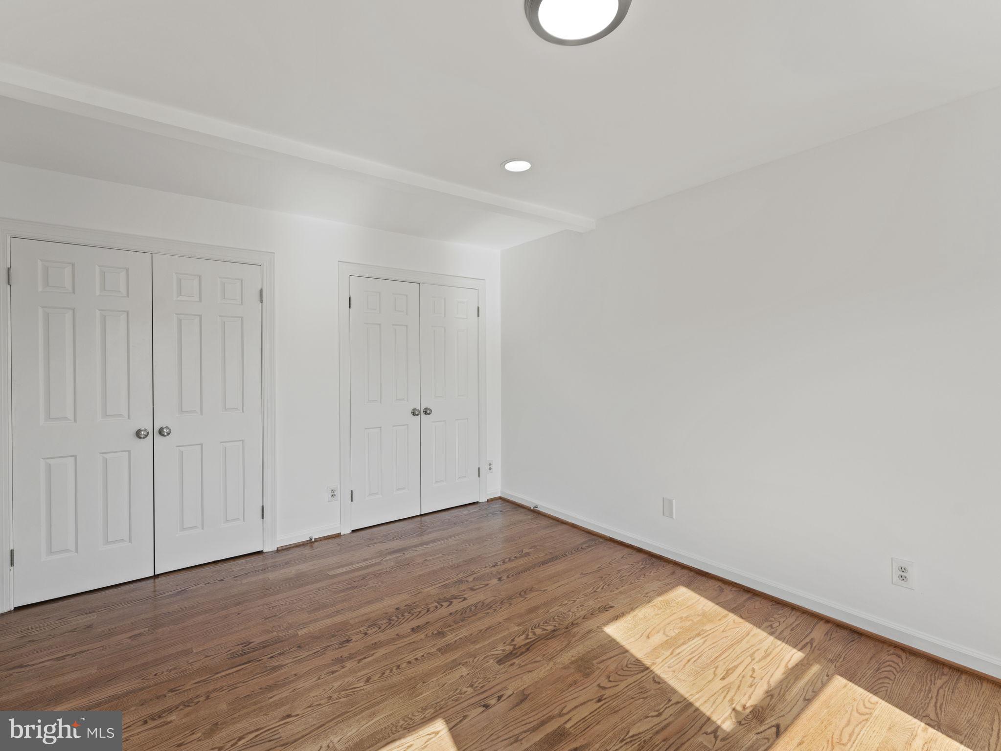207 W GLENDALE AVENUE