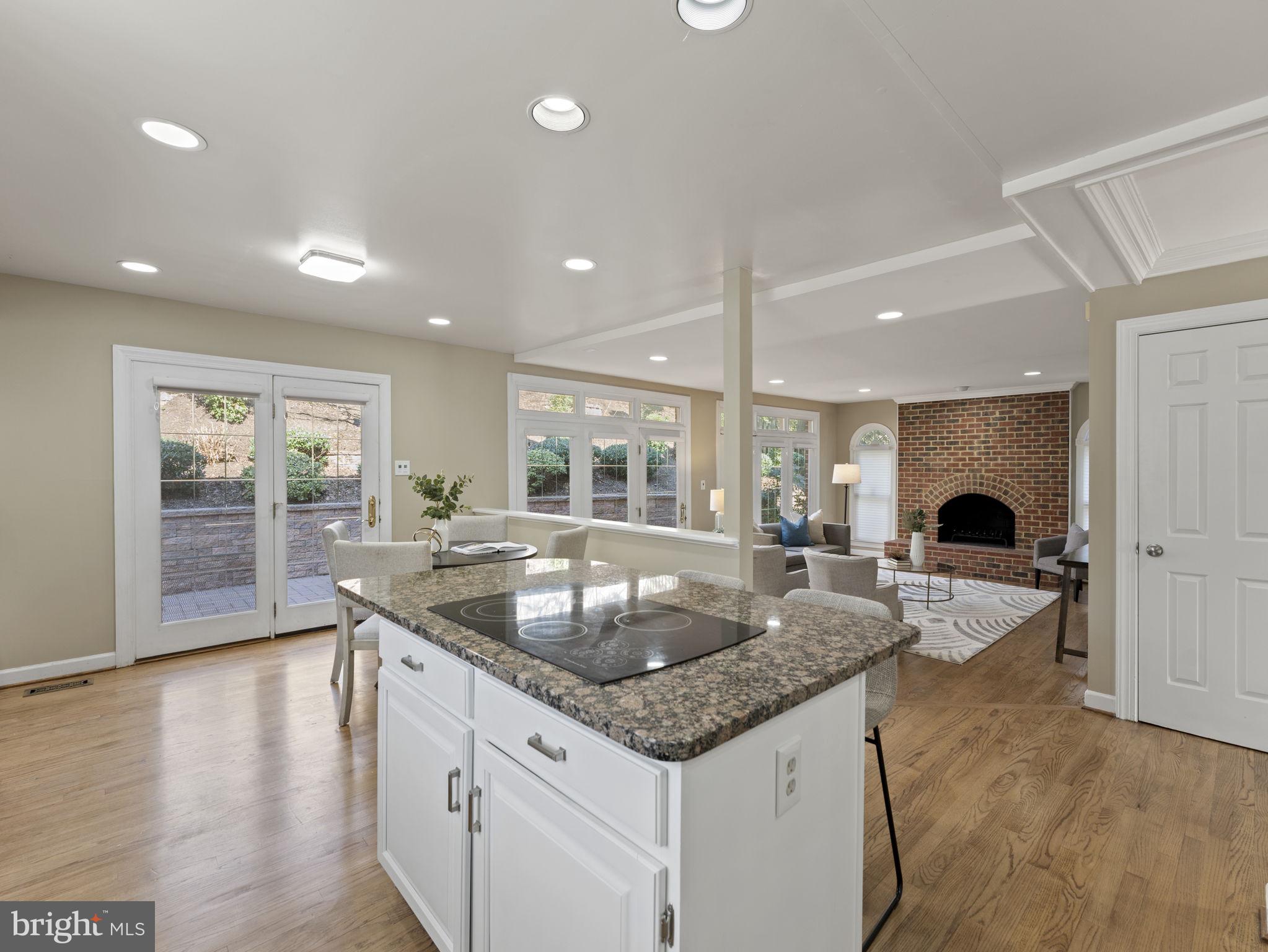 207 W GLENDALE AVENUE