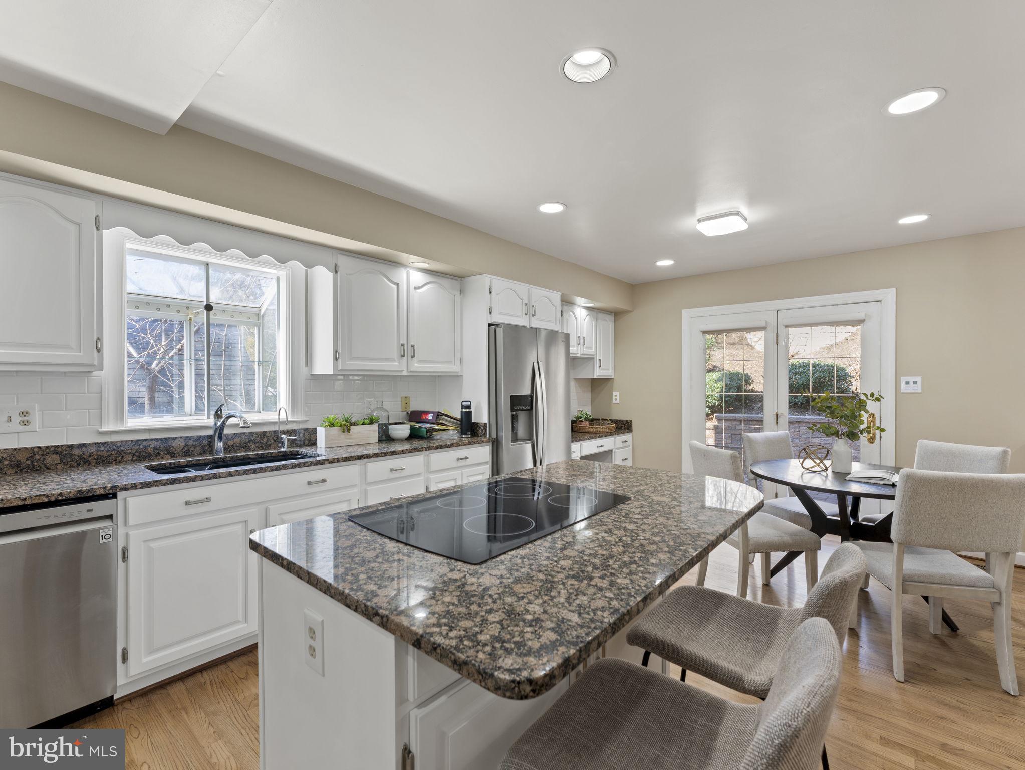 207 W GLENDALE AVENUE