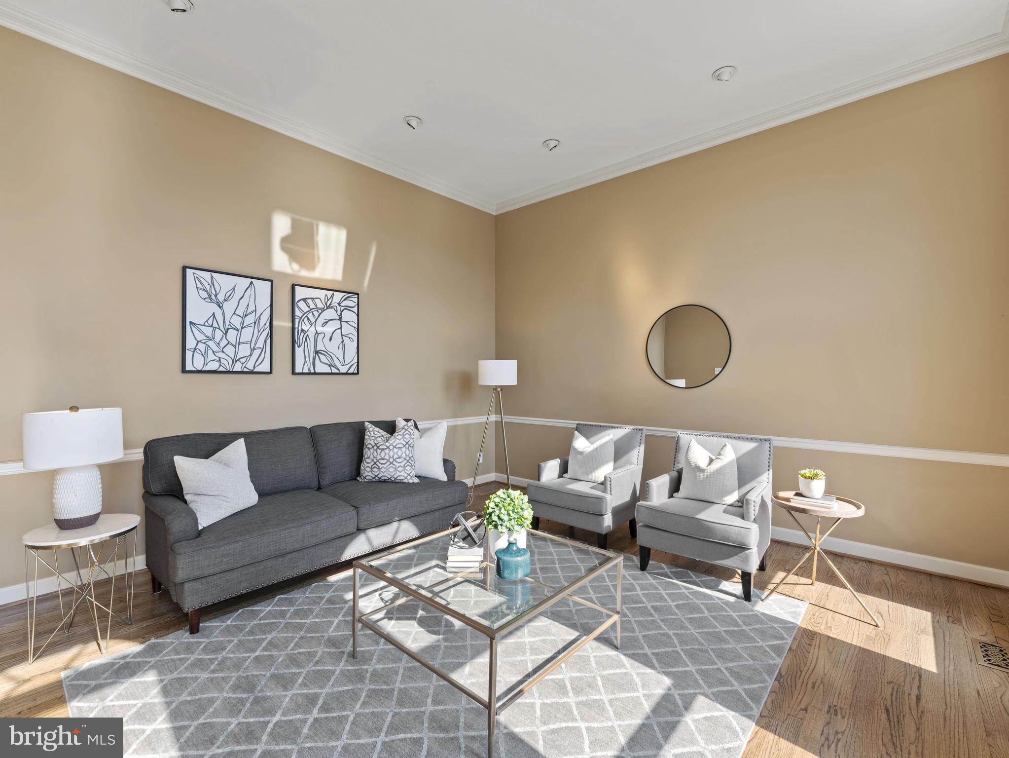 207 W GLENDALE AVENUE