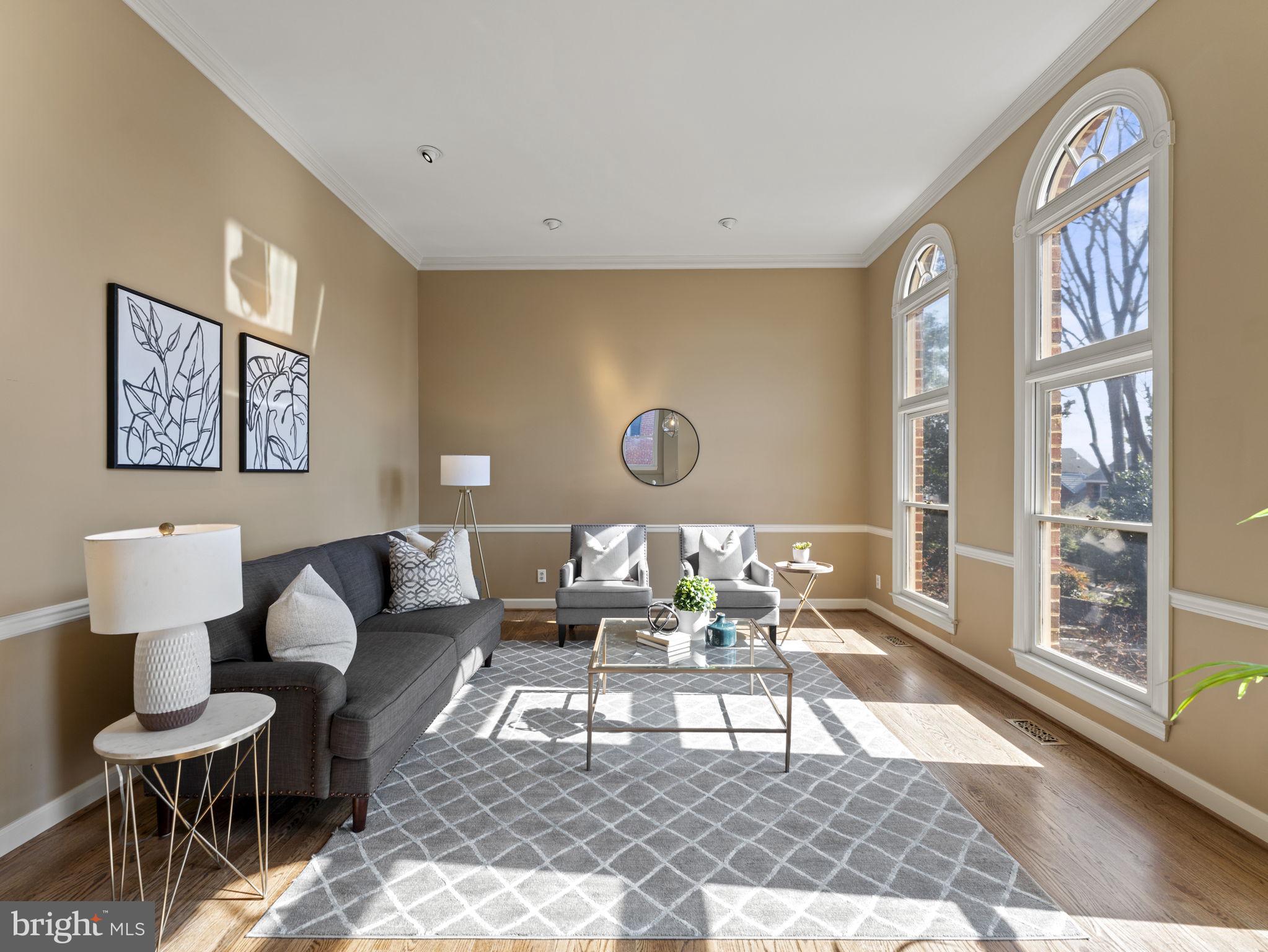 207 W GLENDALE AVENUE