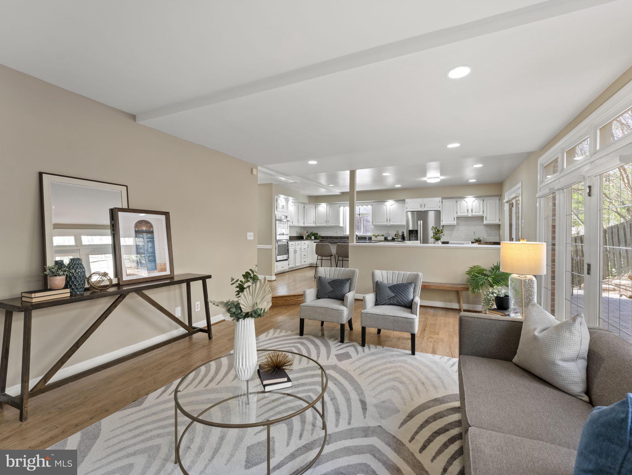 207 W GLENDALE AVENUE