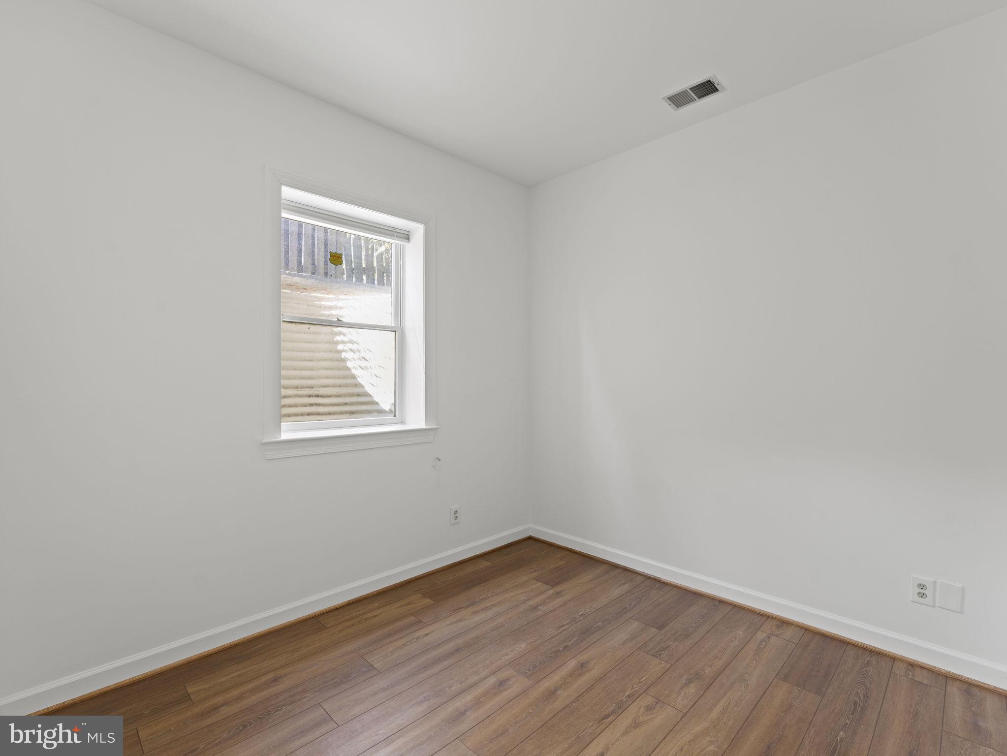 207 W GLENDALE AVENUE