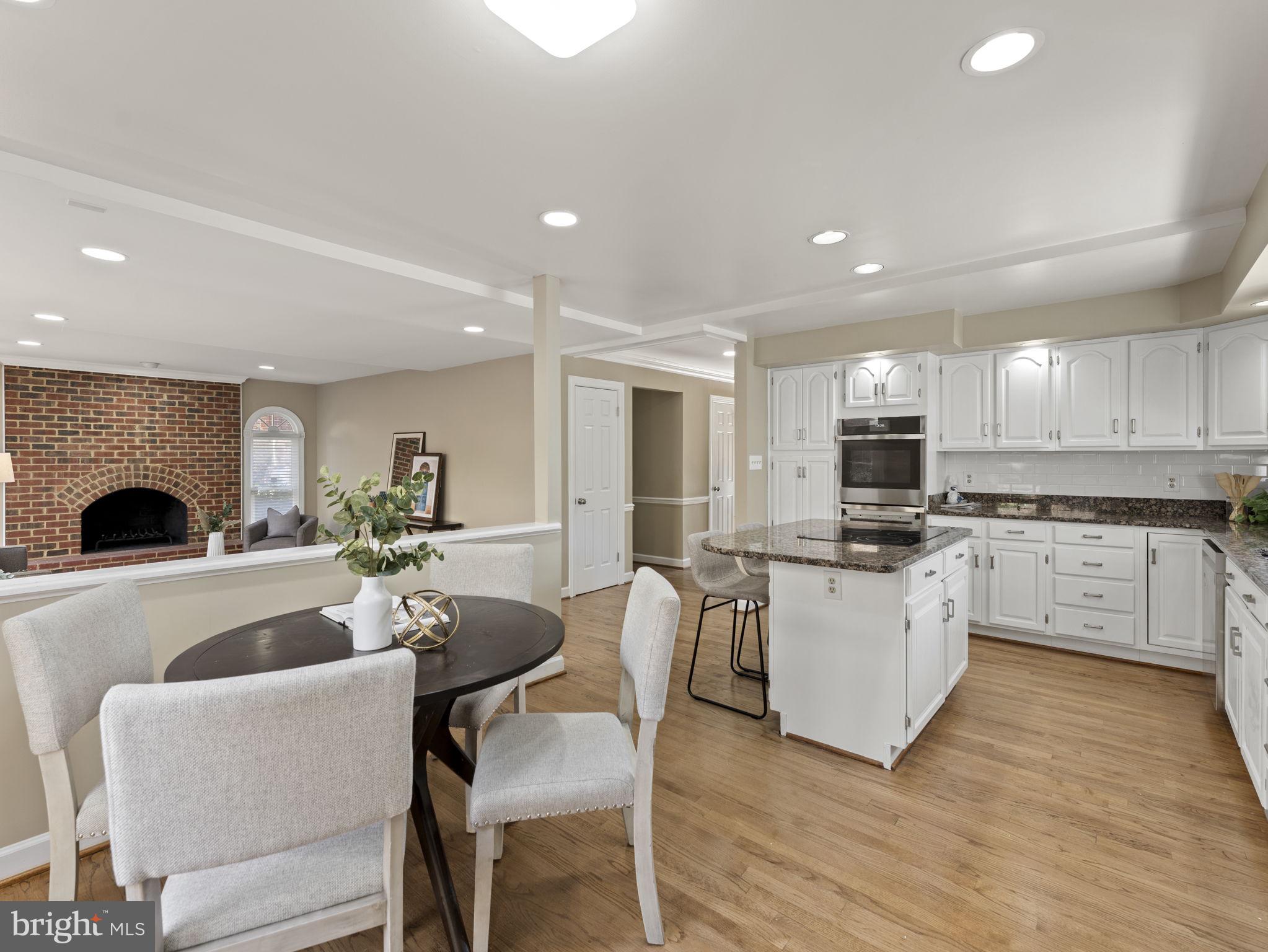 207 W GLENDALE AVENUE