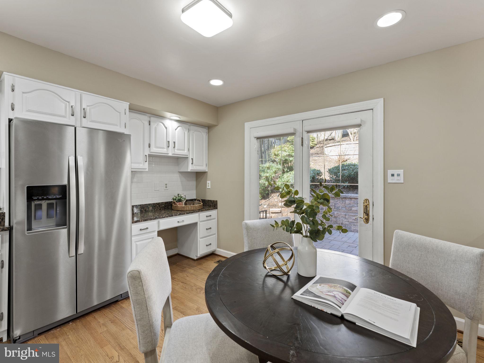 207 W GLENDALE AVENUE