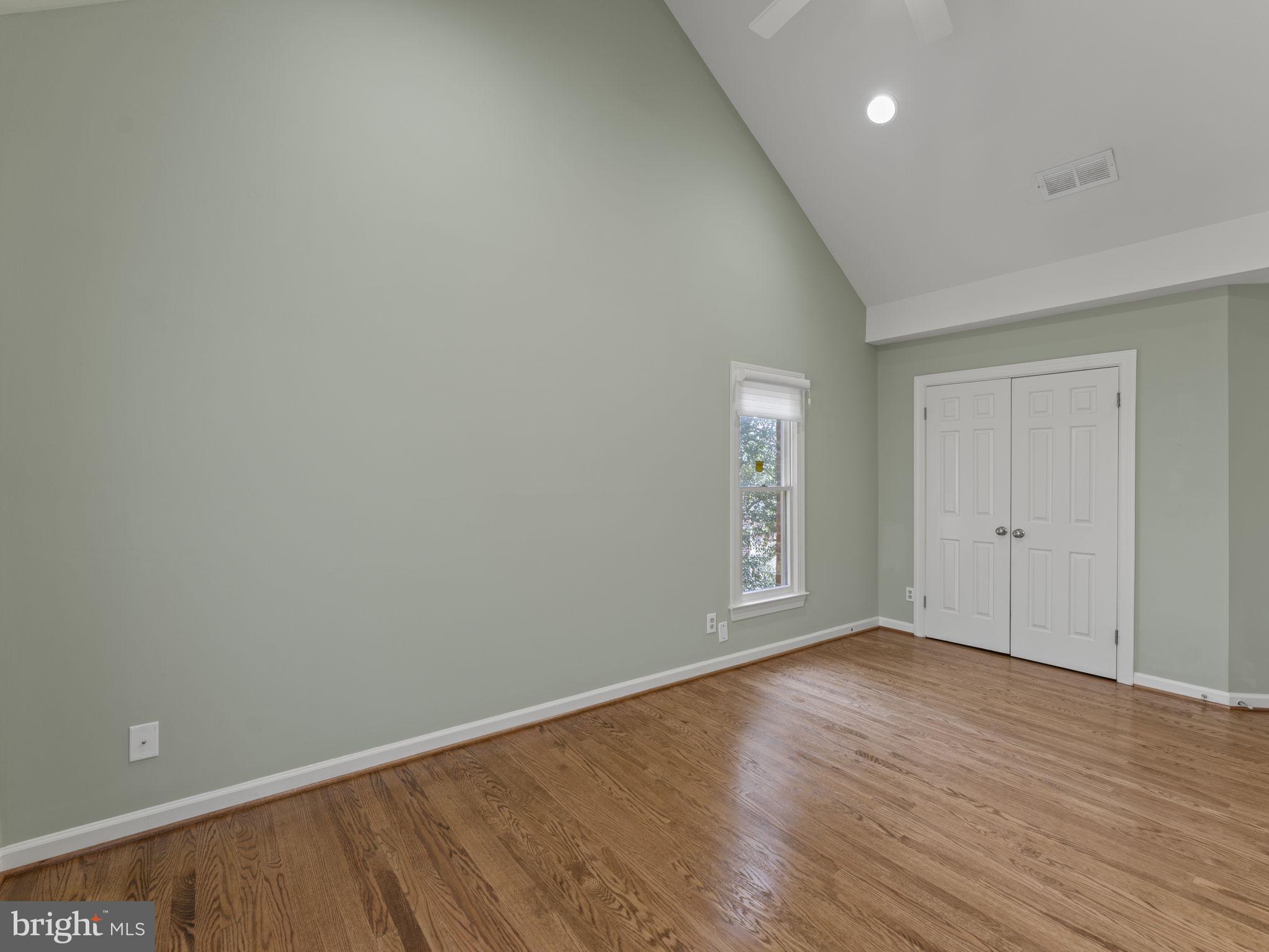 207 W GLENDALE AVENUE