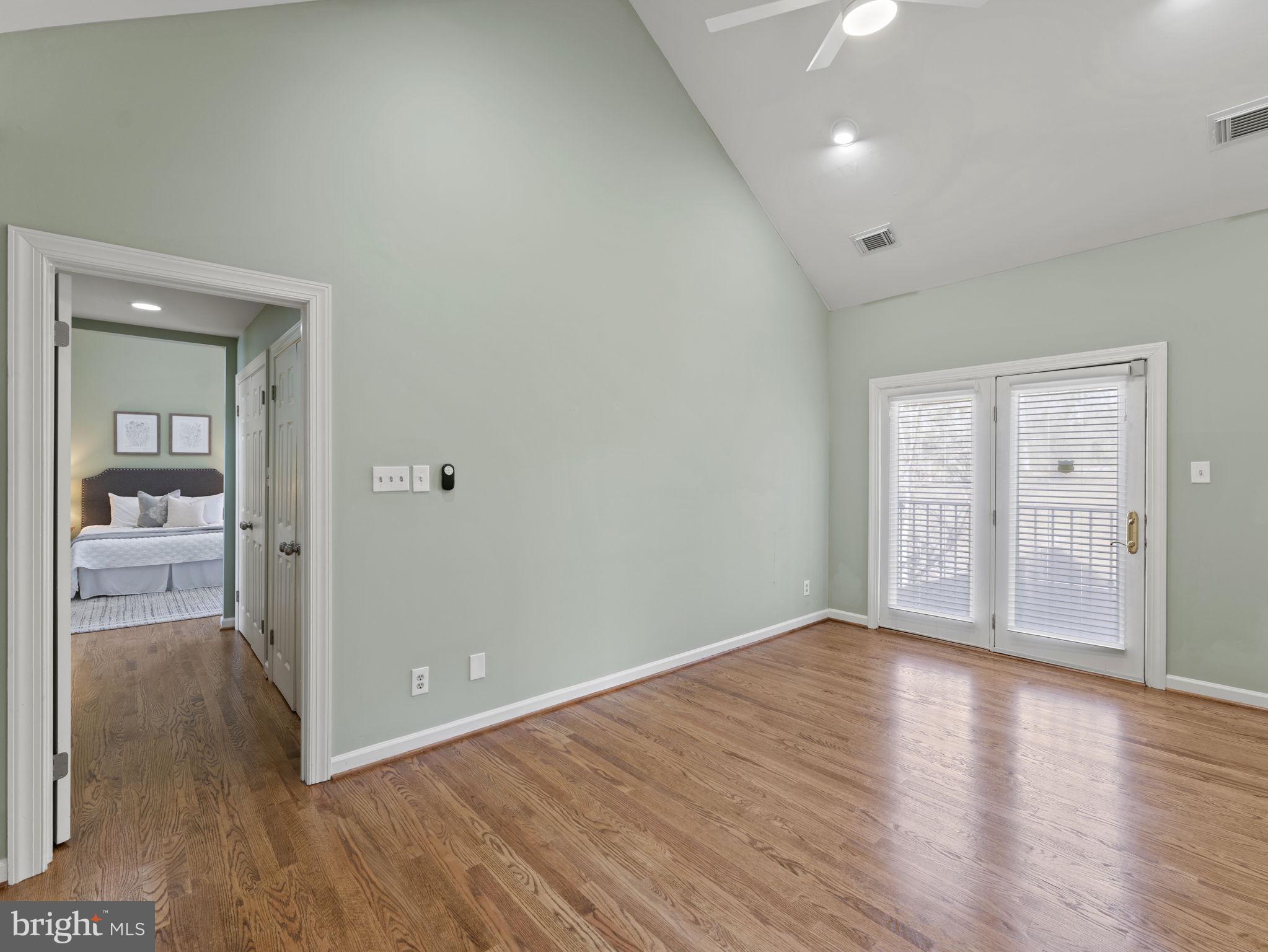 207 W GLENDALE AVENUE