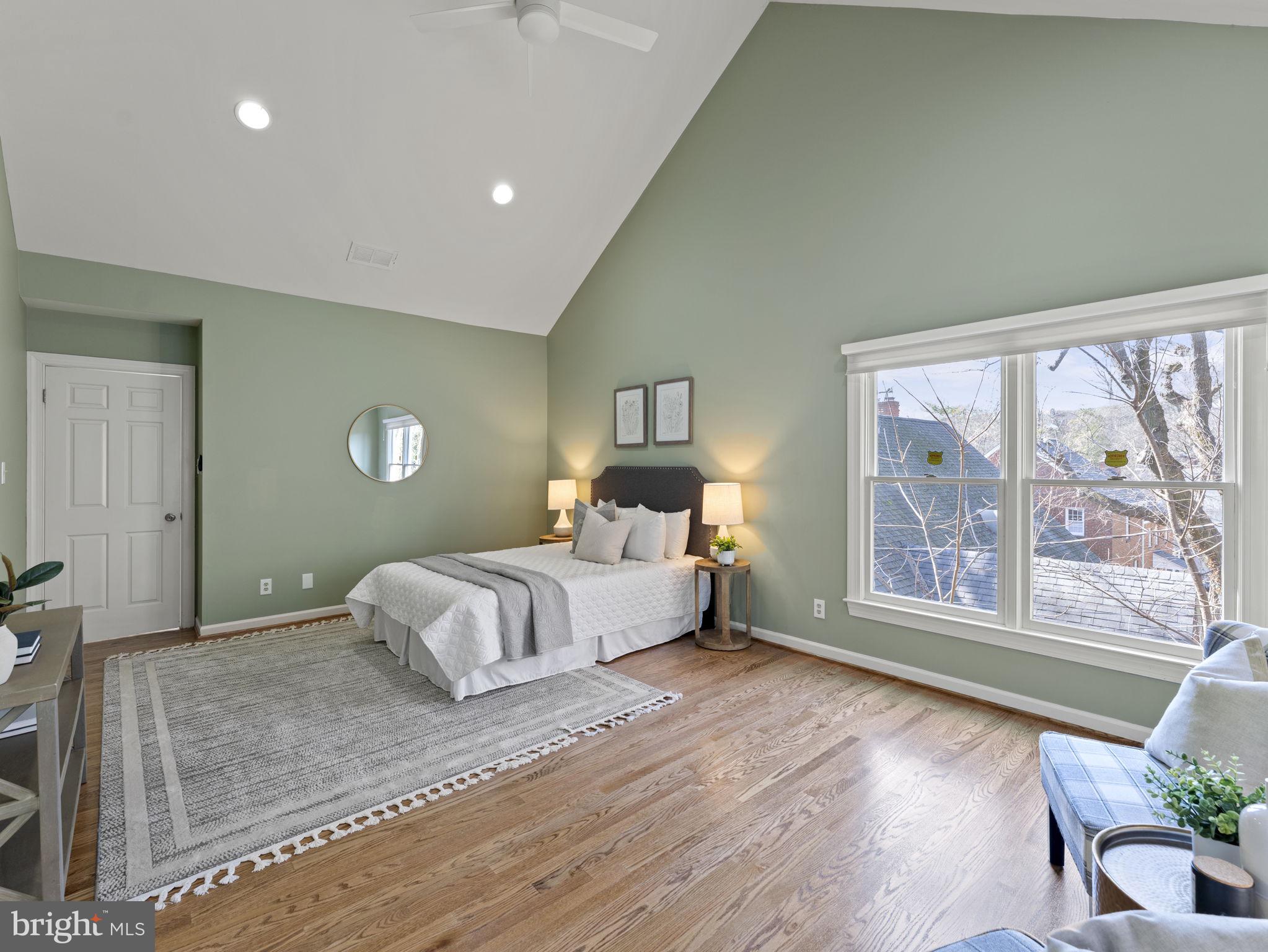 207 W GLENDALE AVENUE