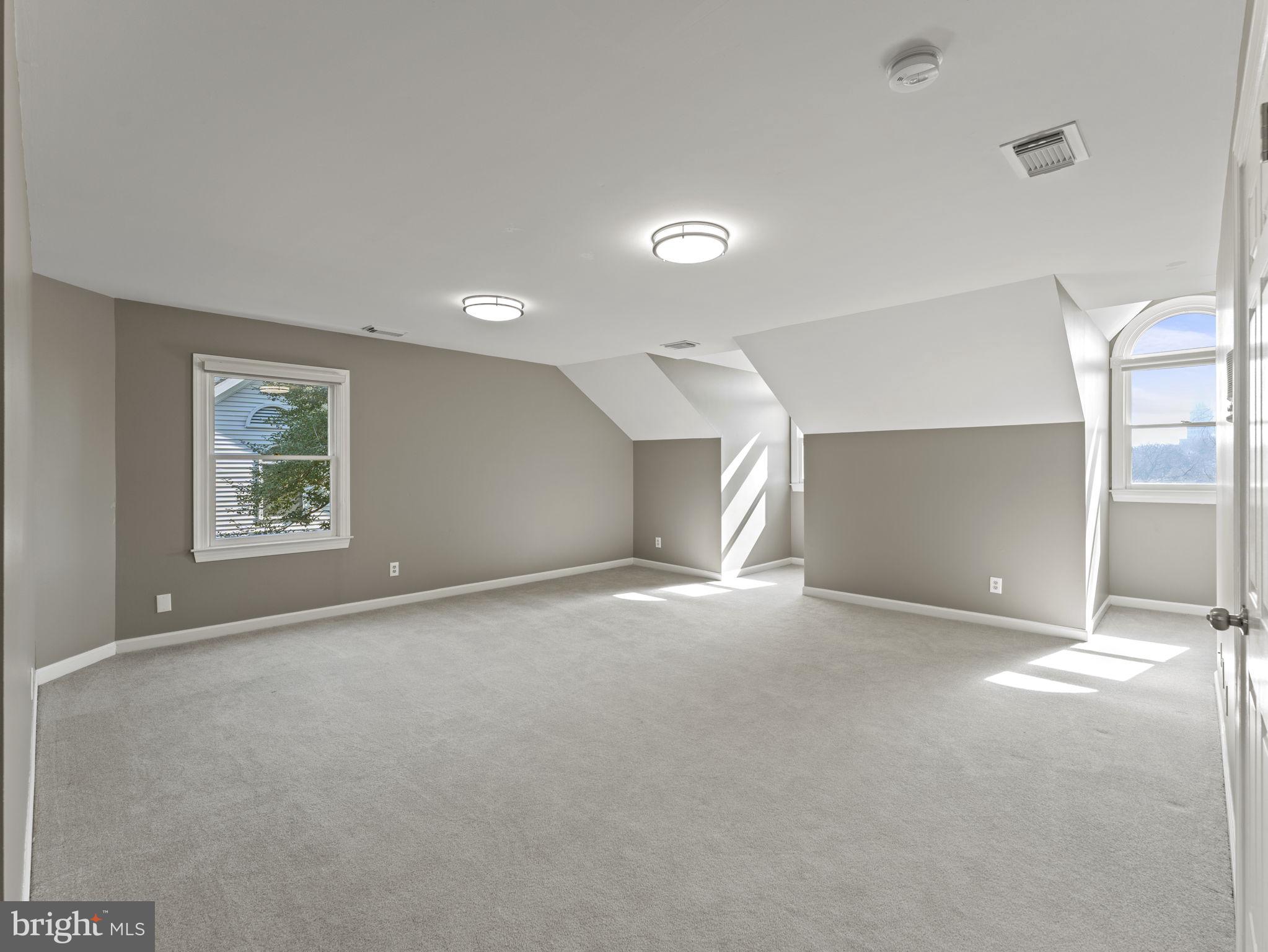 207 W GLENDALE AVENUE