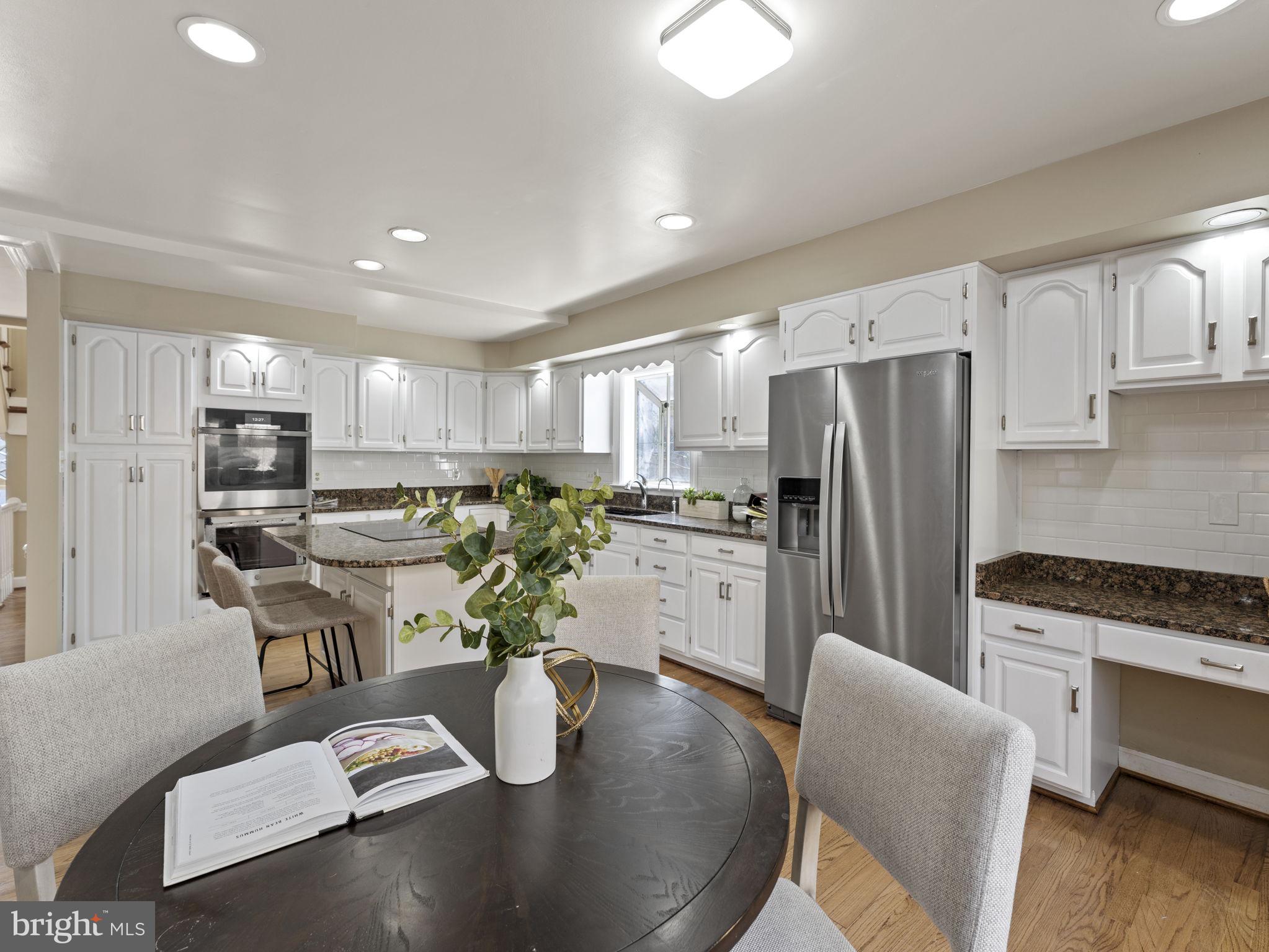 207 W GLENDALE AVENUE