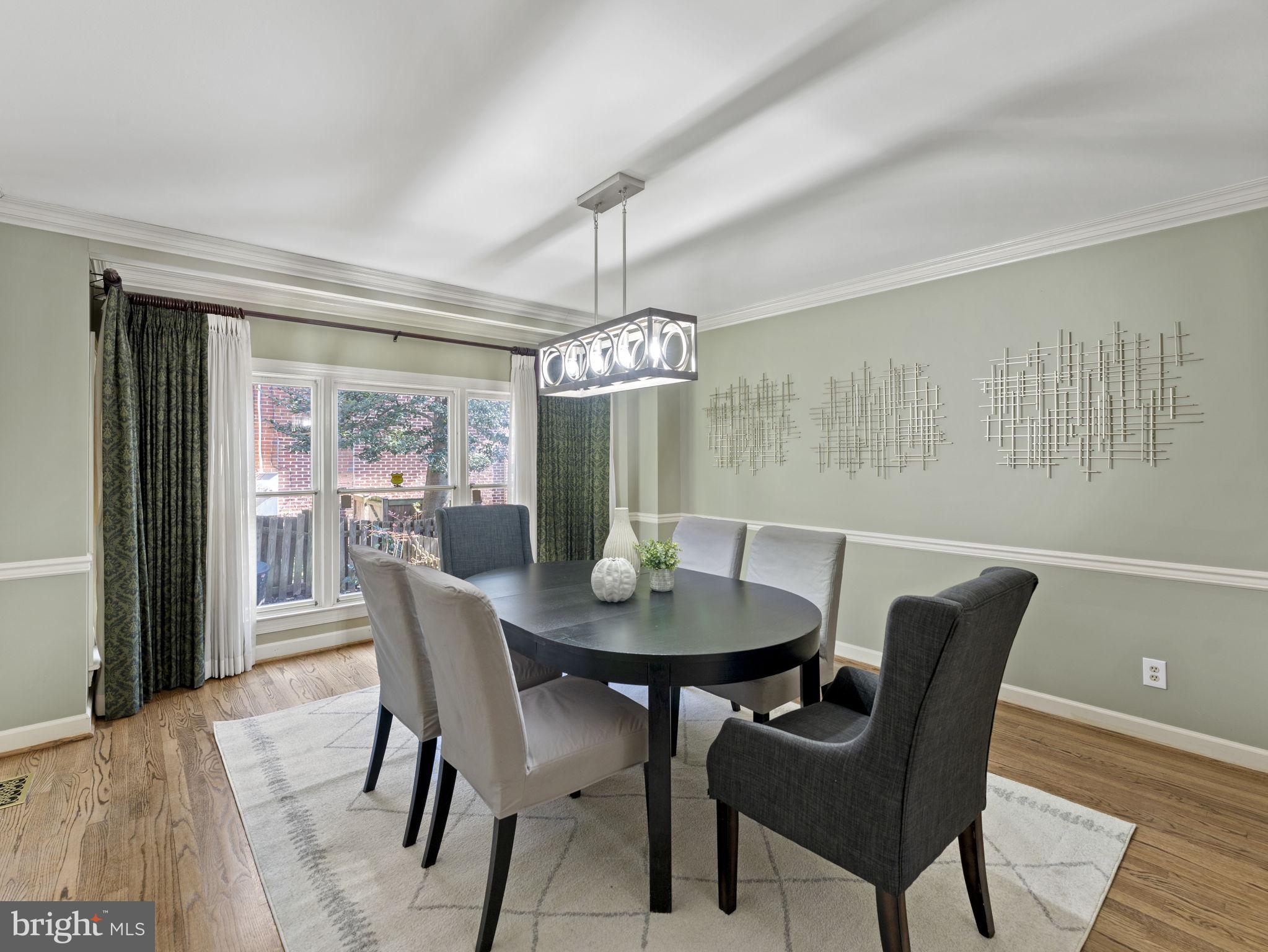 207 W GLENDALE AVENUE