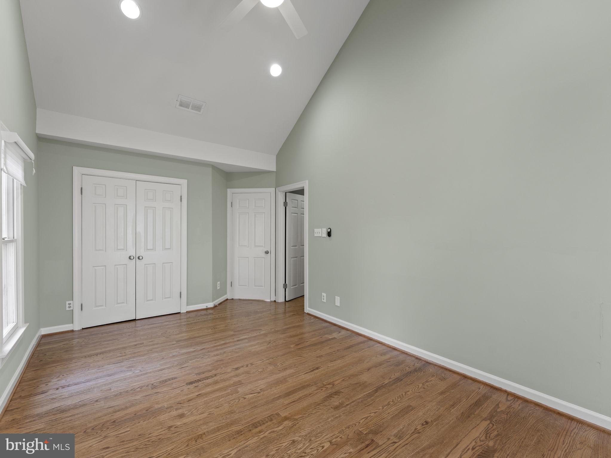 207 W GLENDALE AVENUE