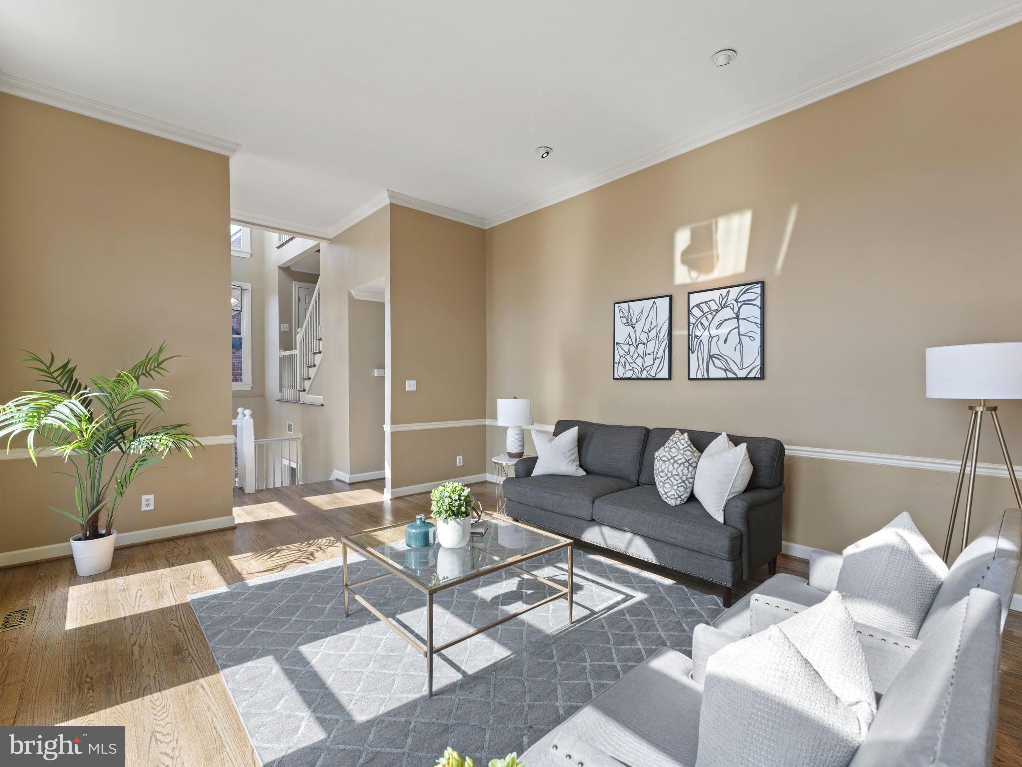 207 W GLENDALE AVENUE
