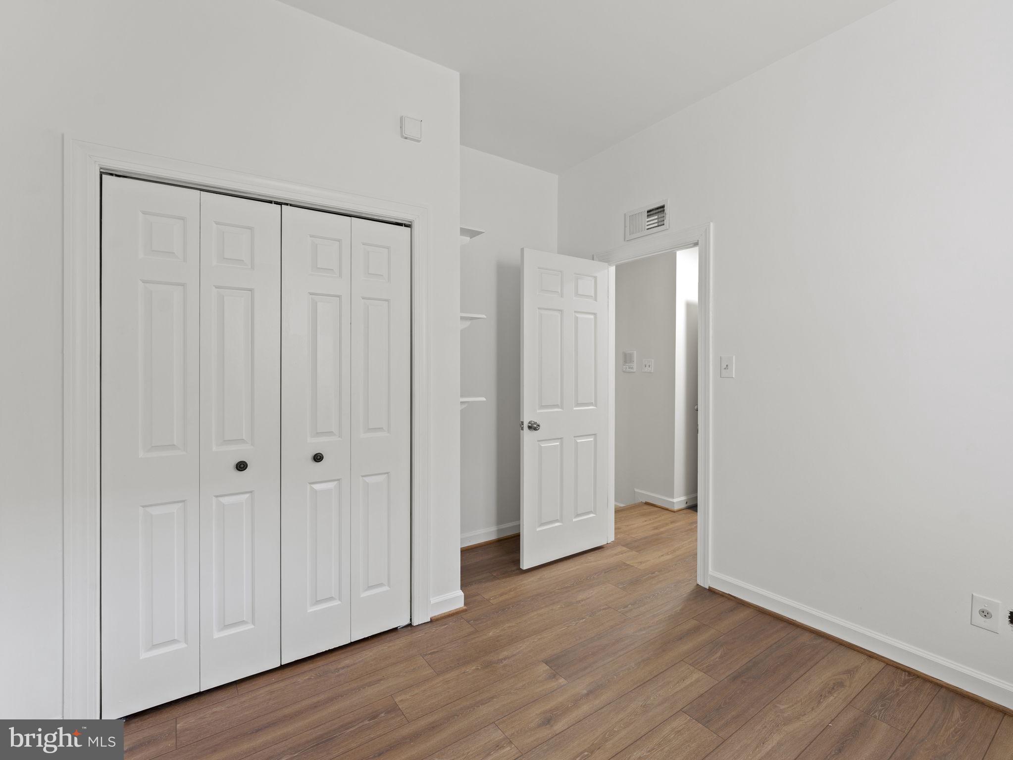 207 W GLENDALE AVENUE