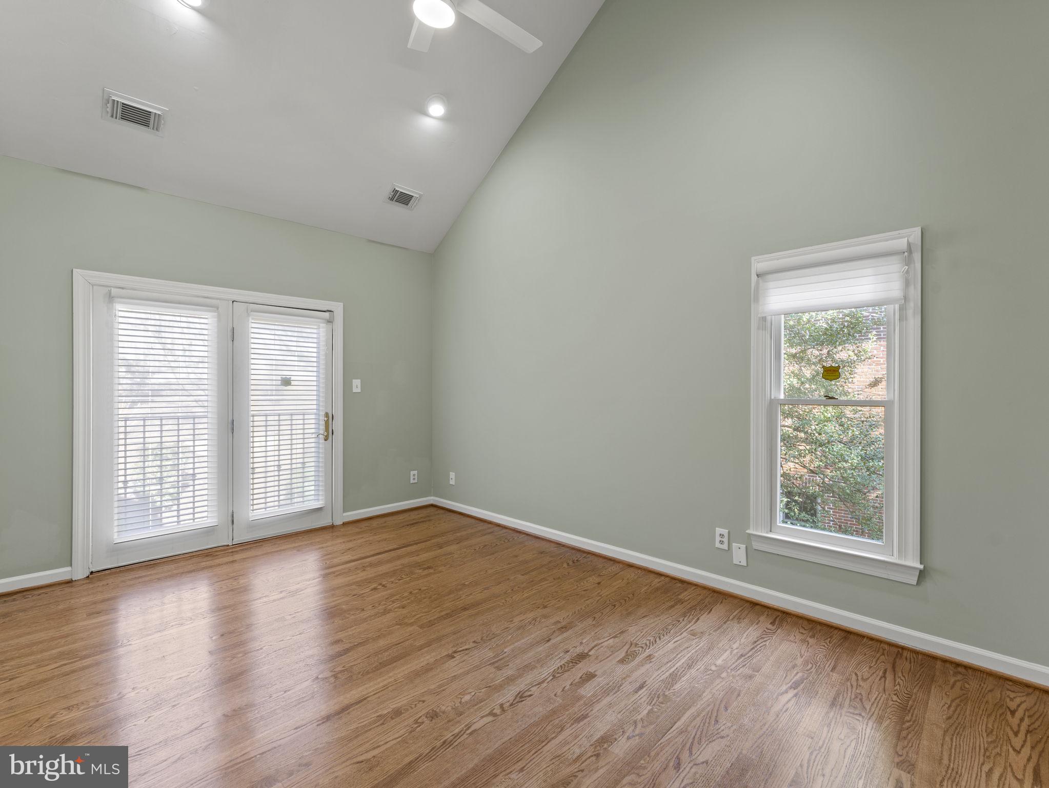 207 W GLENDALE AVENUE