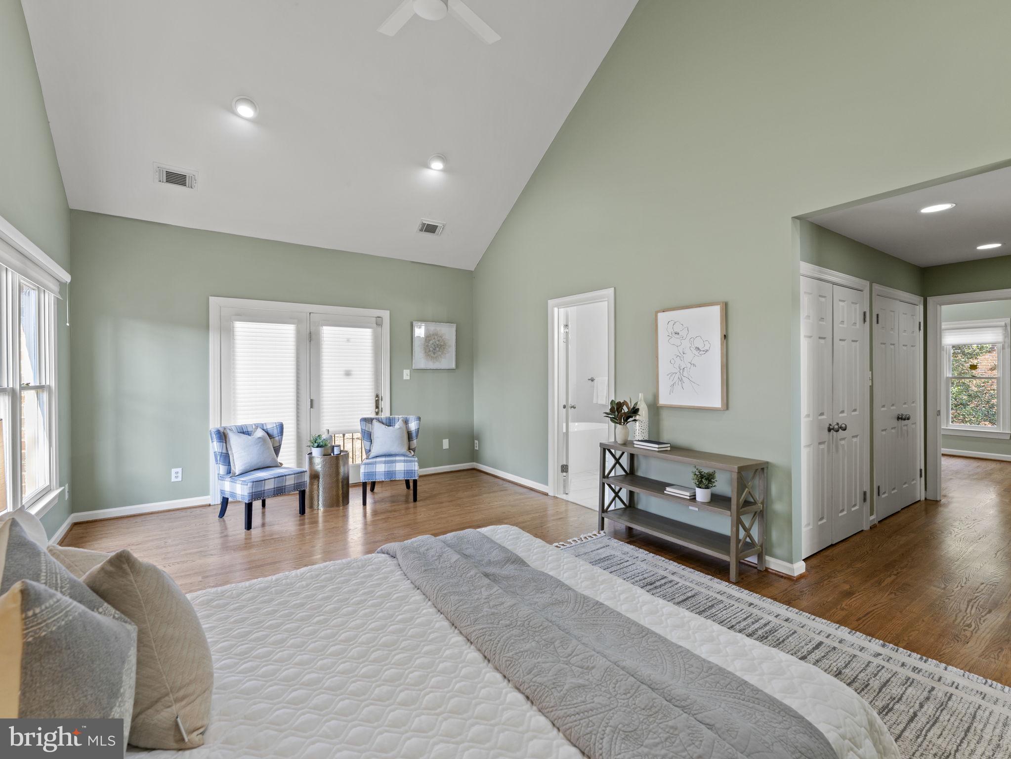 207 W GLENDALE AVENUE