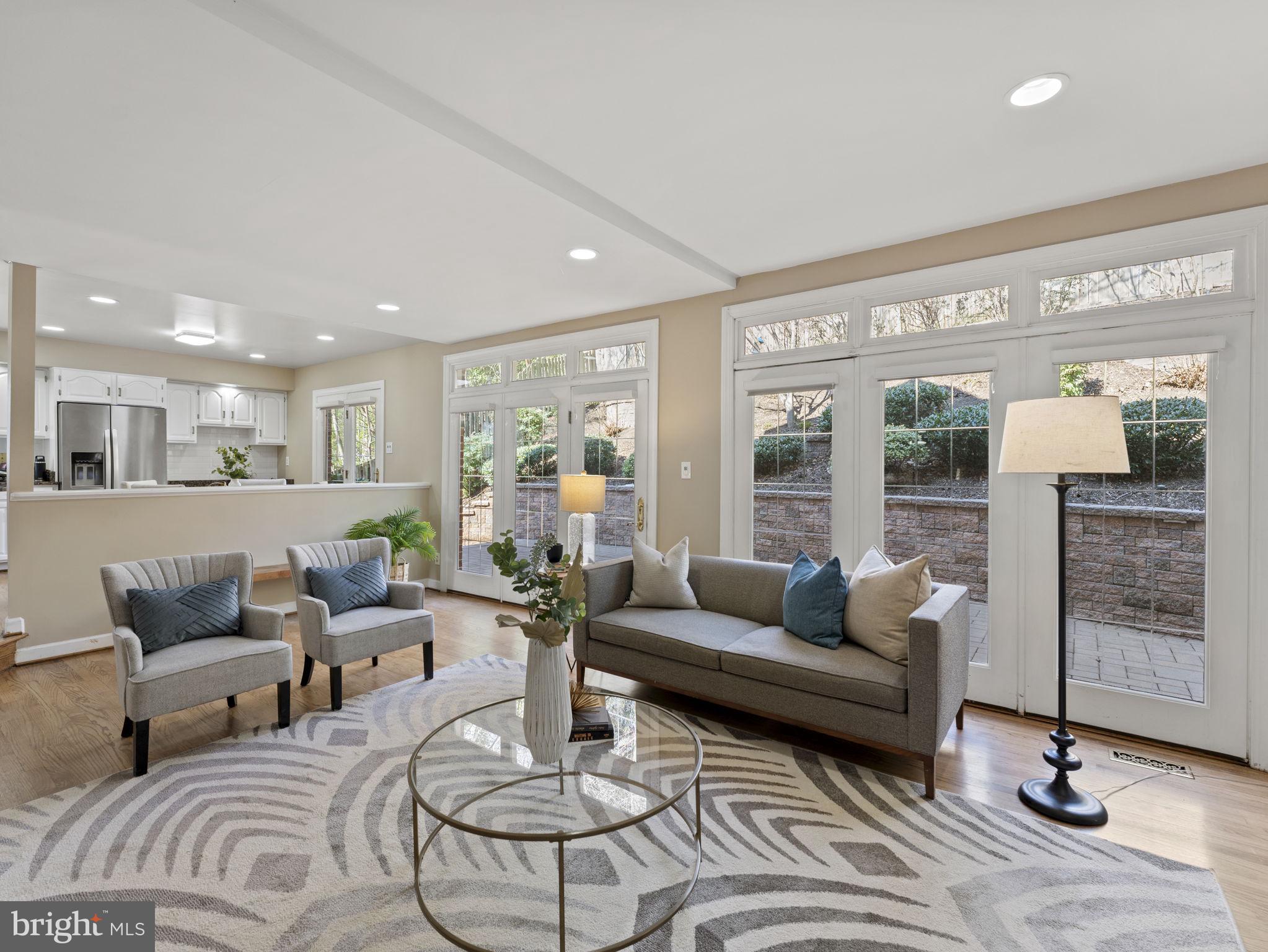 207 W GLENDALE AVENUE