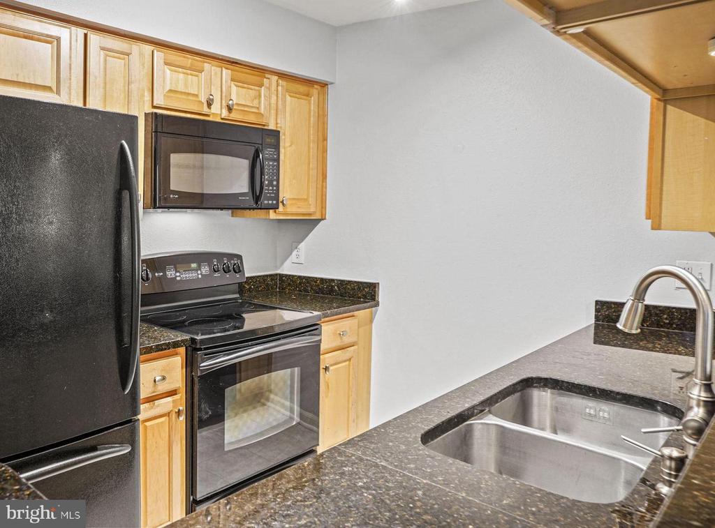 3313 WYNDHAM CIRCLE 1212