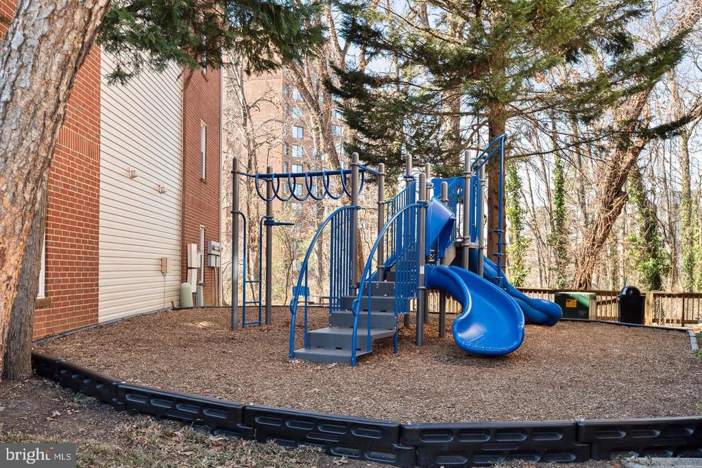 3313 WYNDHAM CIRCLE 1212