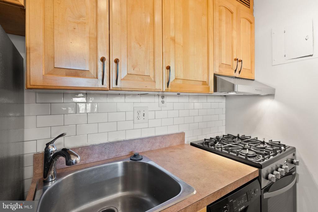 2500 N VAN DORN STREET N 319
