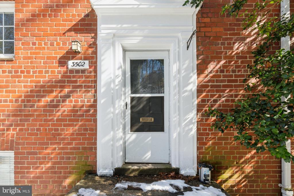 3502 VALLEY DRIVE