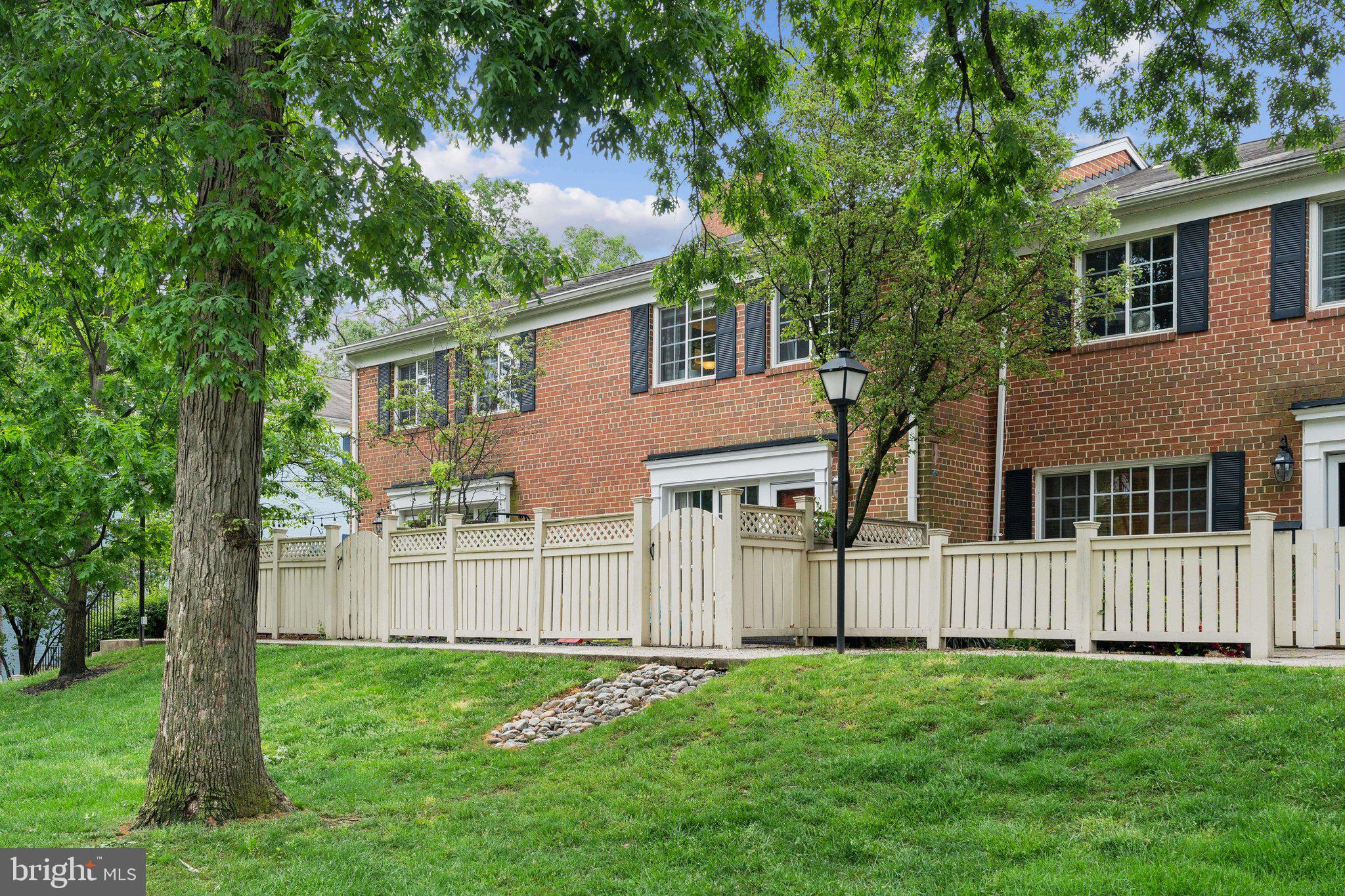 1547 N VAN DORN STREET A N A