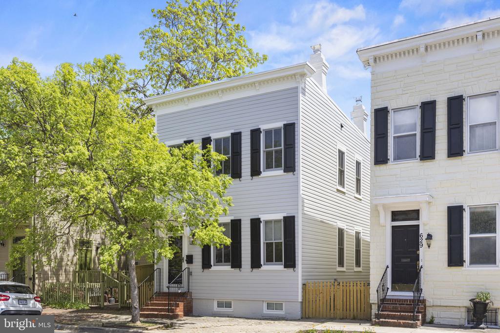 631 N COLUMBUS STREET