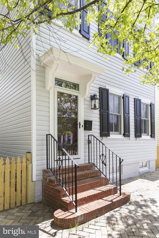 631 N COLUMBUS STREET
