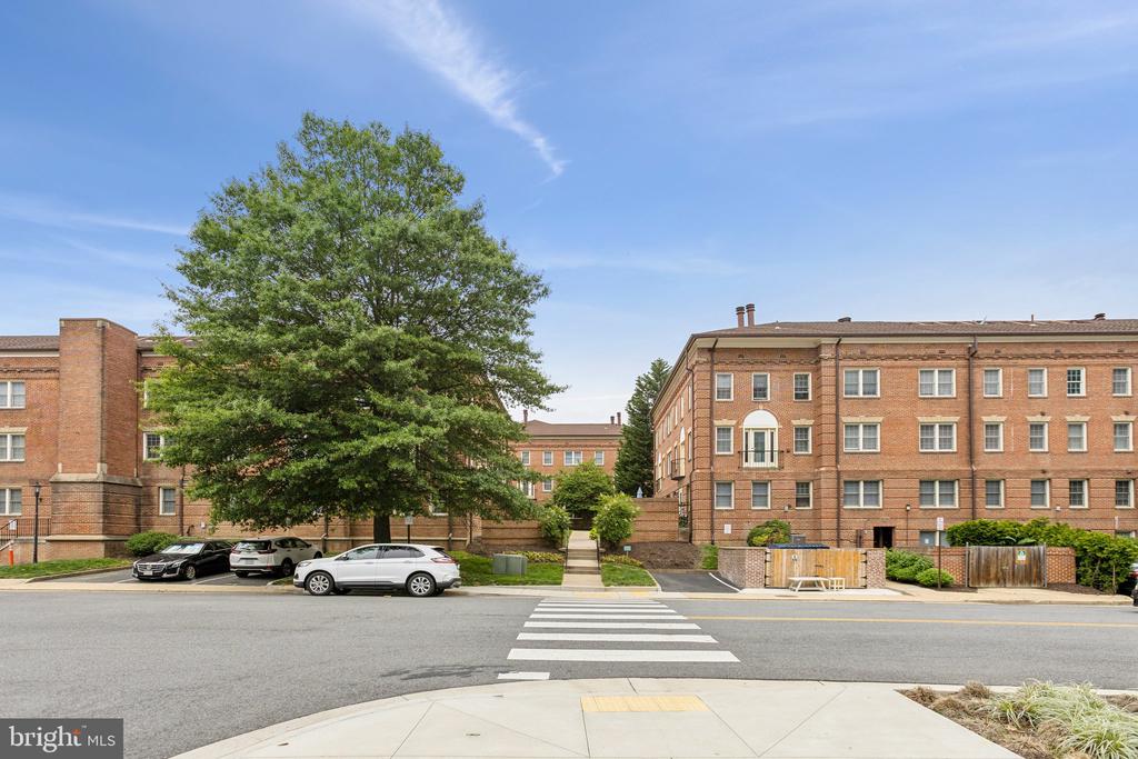1119 N PITT STREET 2C