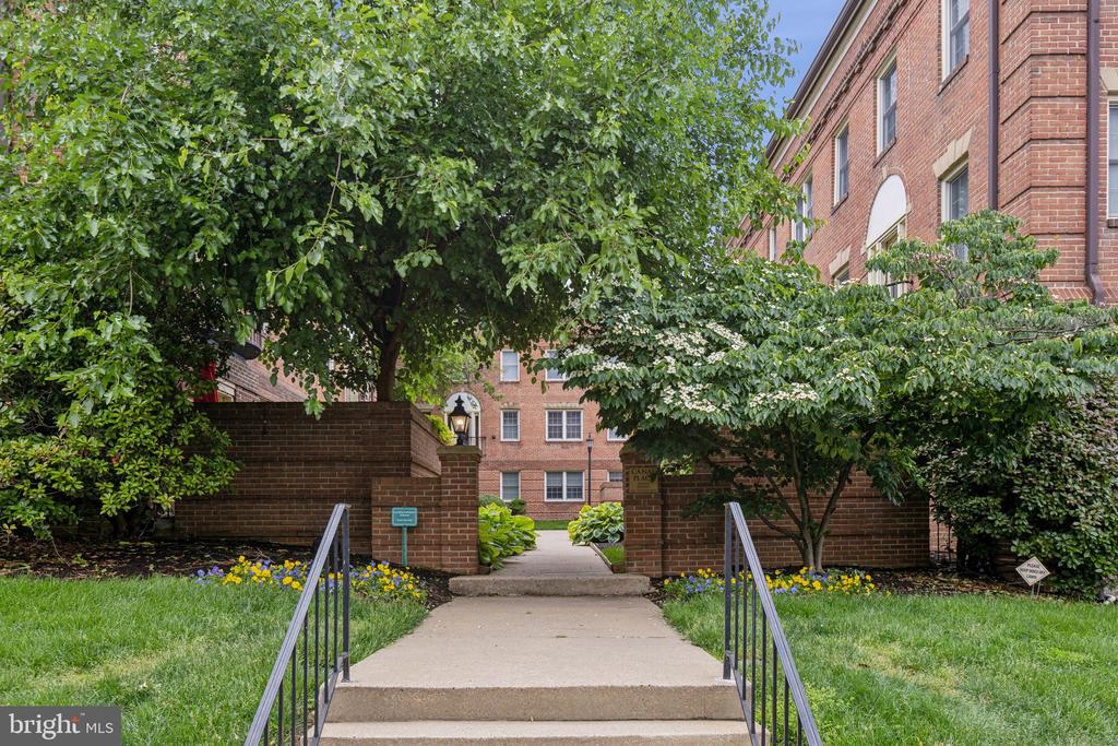 1119 N PITT STREET 2C