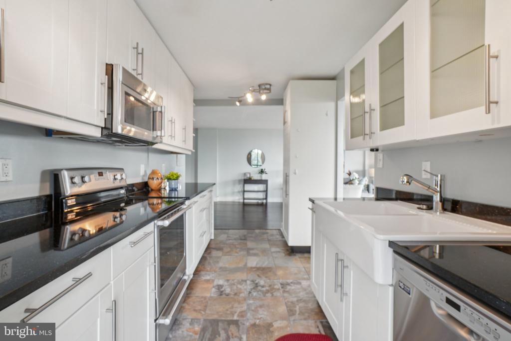 250 S REYNOLDS STREET 610