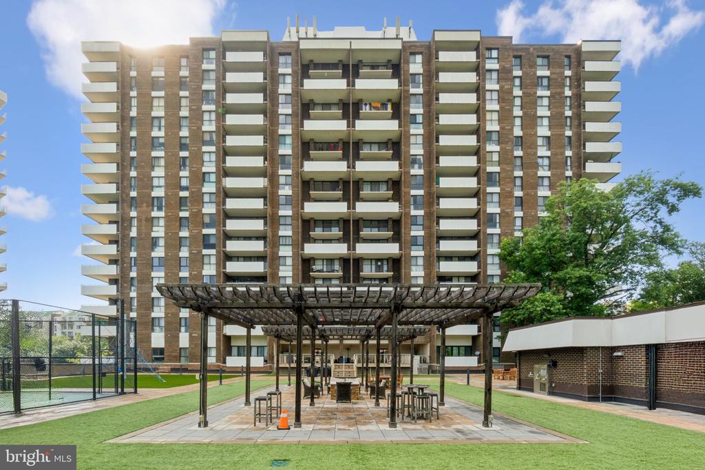 250 S REYNOLDS STREET 610