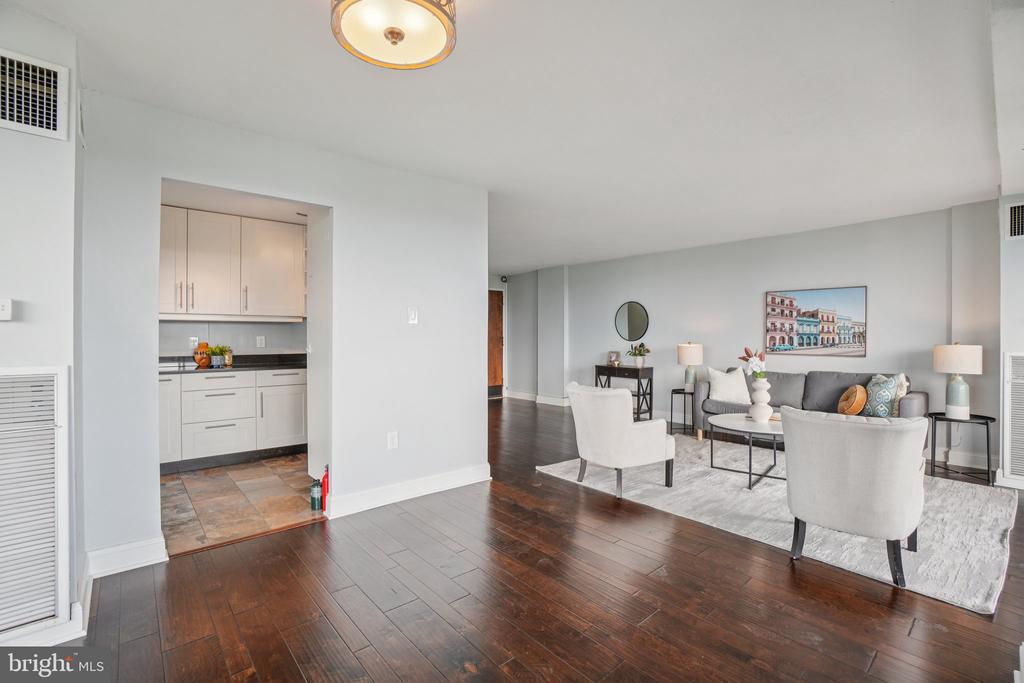 250 S REYNOLDS STREET 610