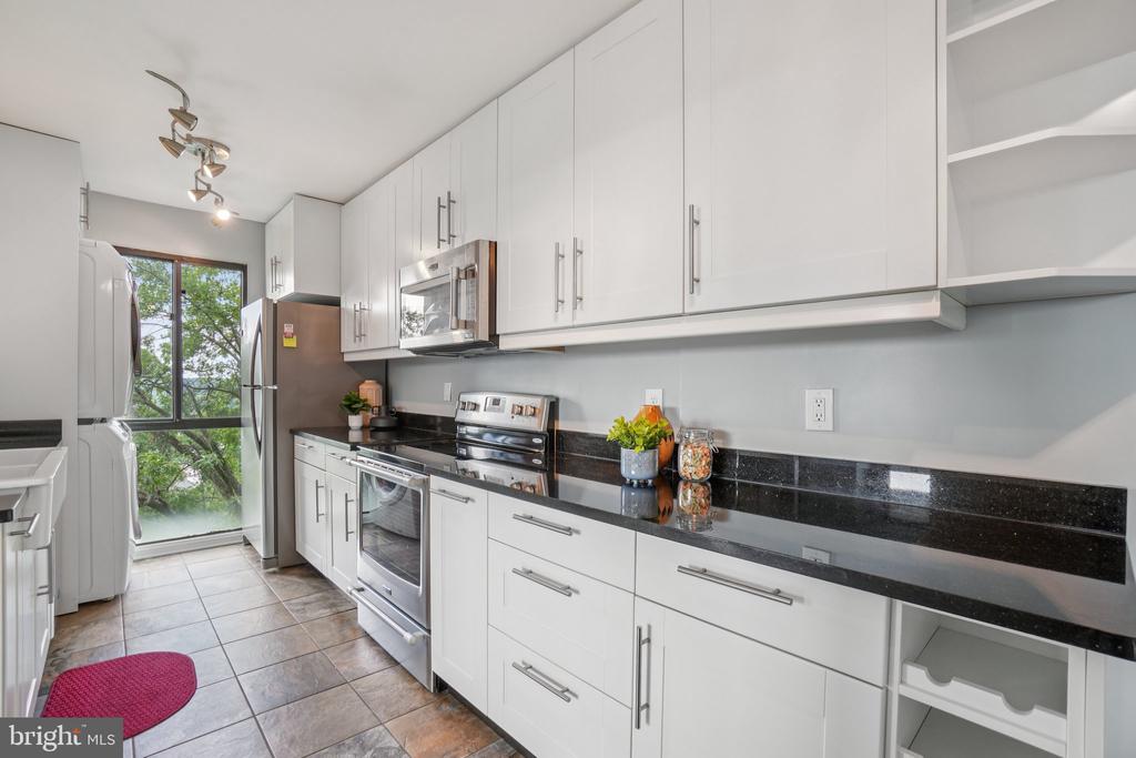250 S REYNOLDS STREET 610